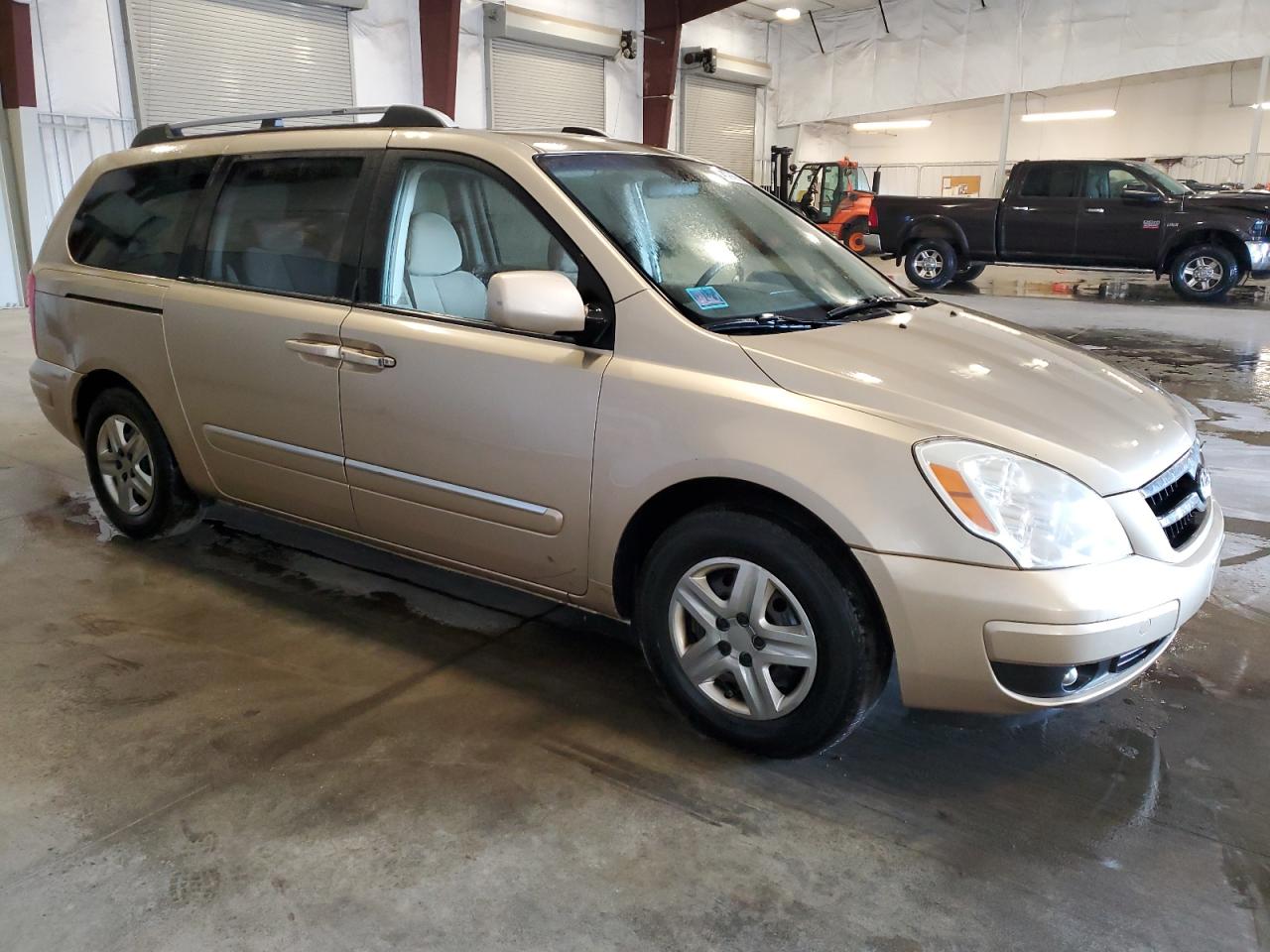 2007 Hyundai Entourage - Image 4