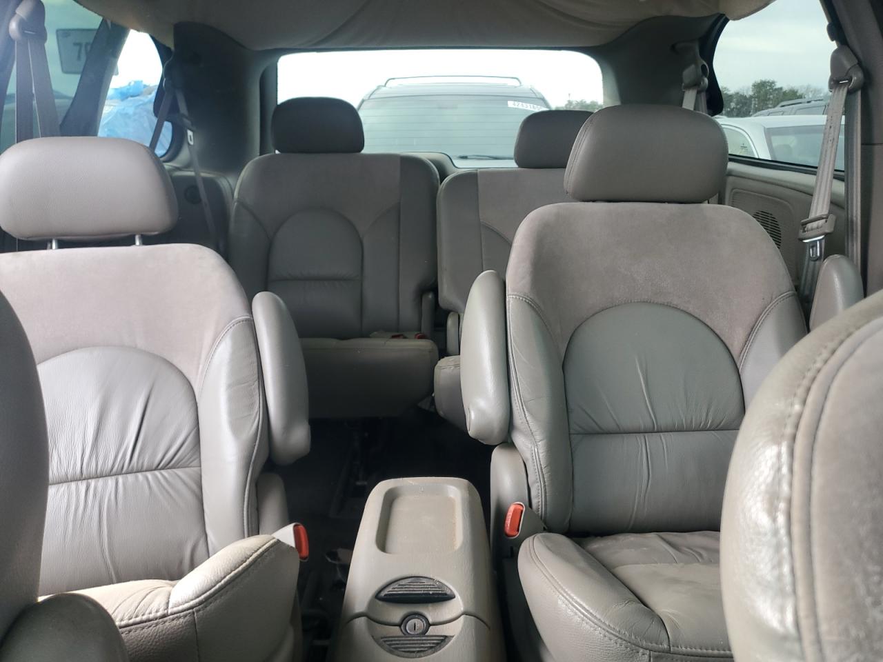2003 Chrysler Town & Country - Image 10