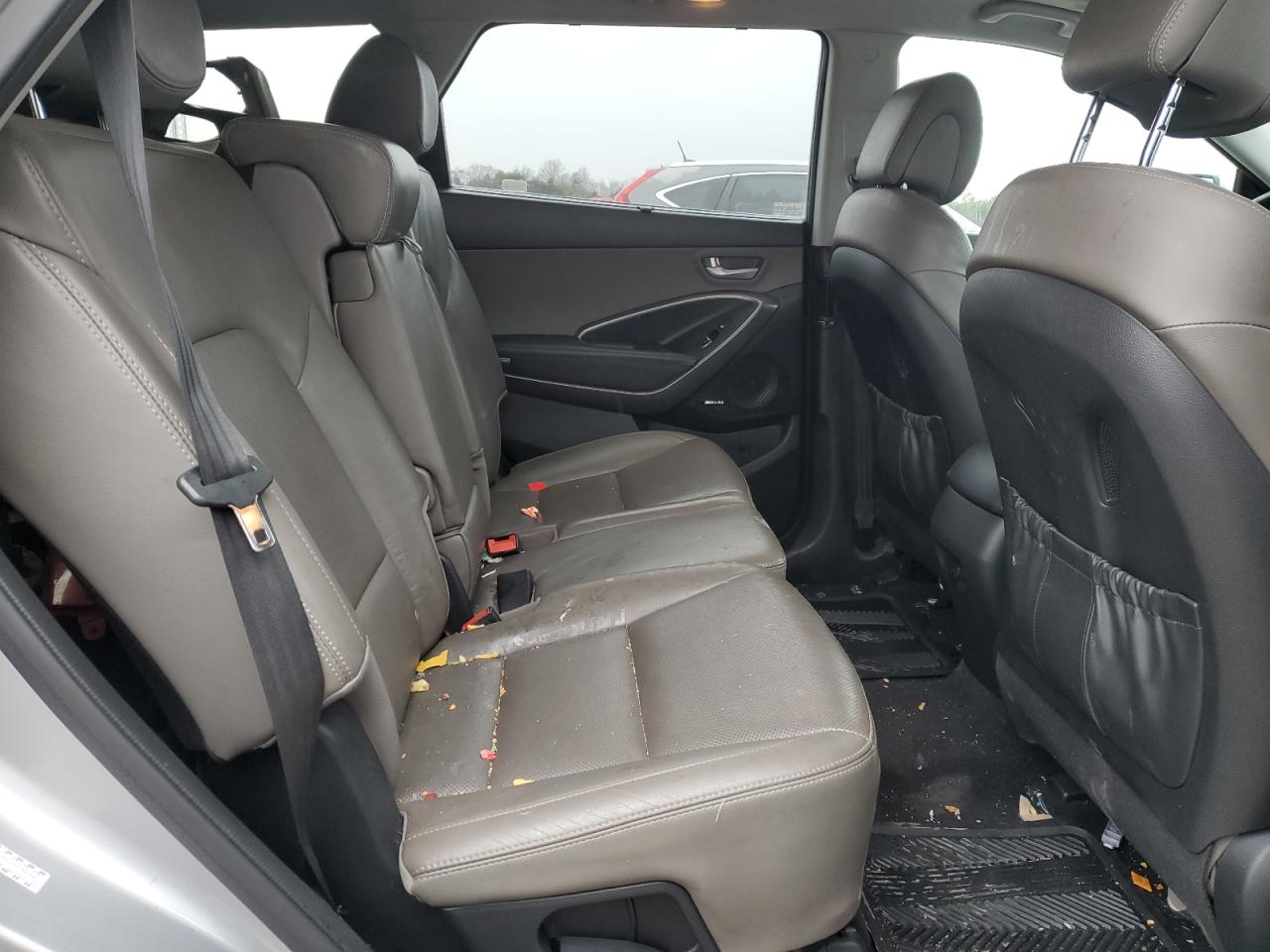 2015 Hyundai Santa Fe - Image 11