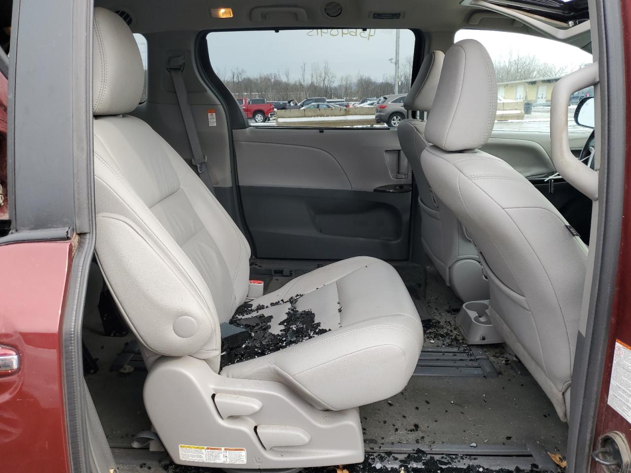 2017 Toyota Sienna - Image 11