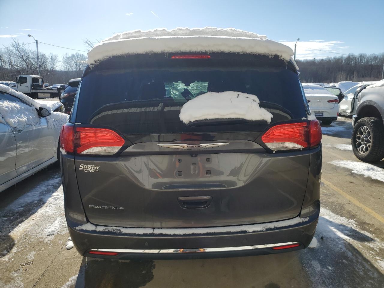 2017 Chrysler Pacifica - Image 6