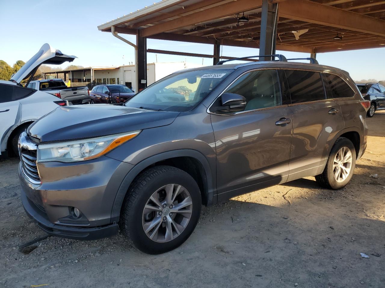 2015 Toyota Highlander - Image 1