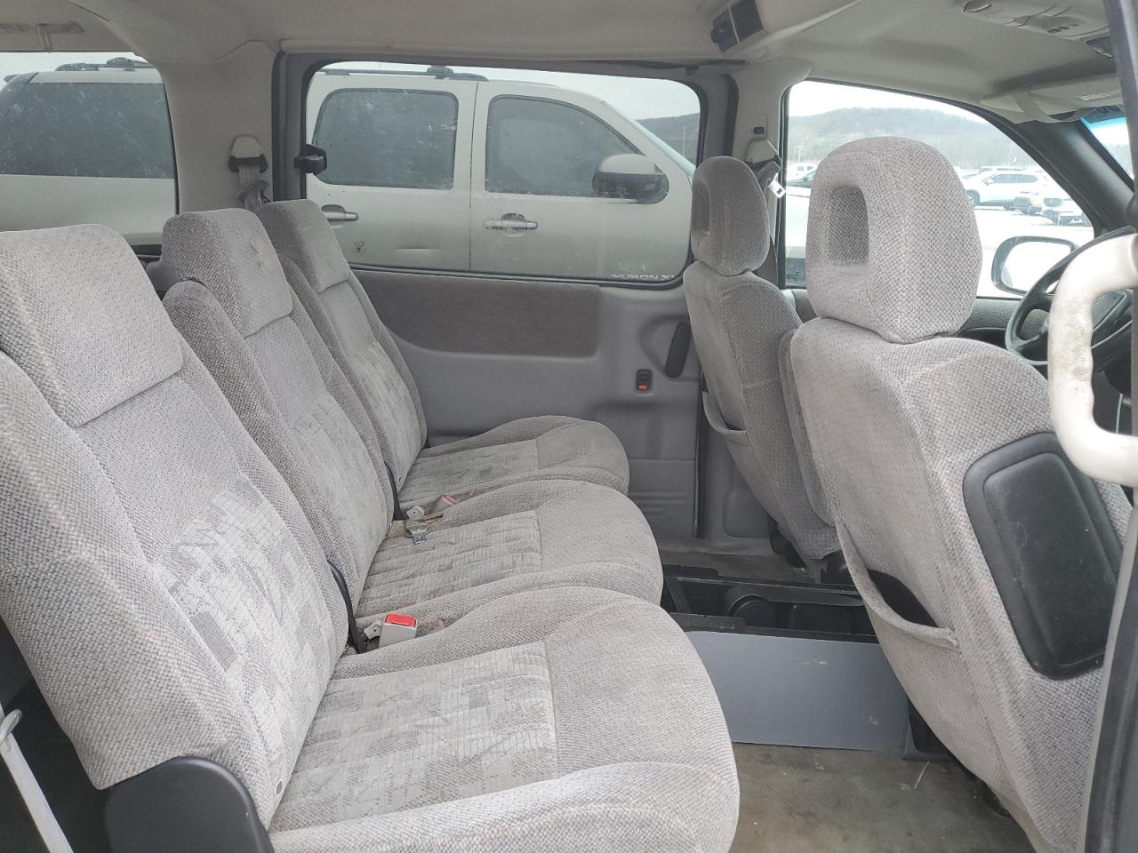 2001 Pontiac Montana - Image 11