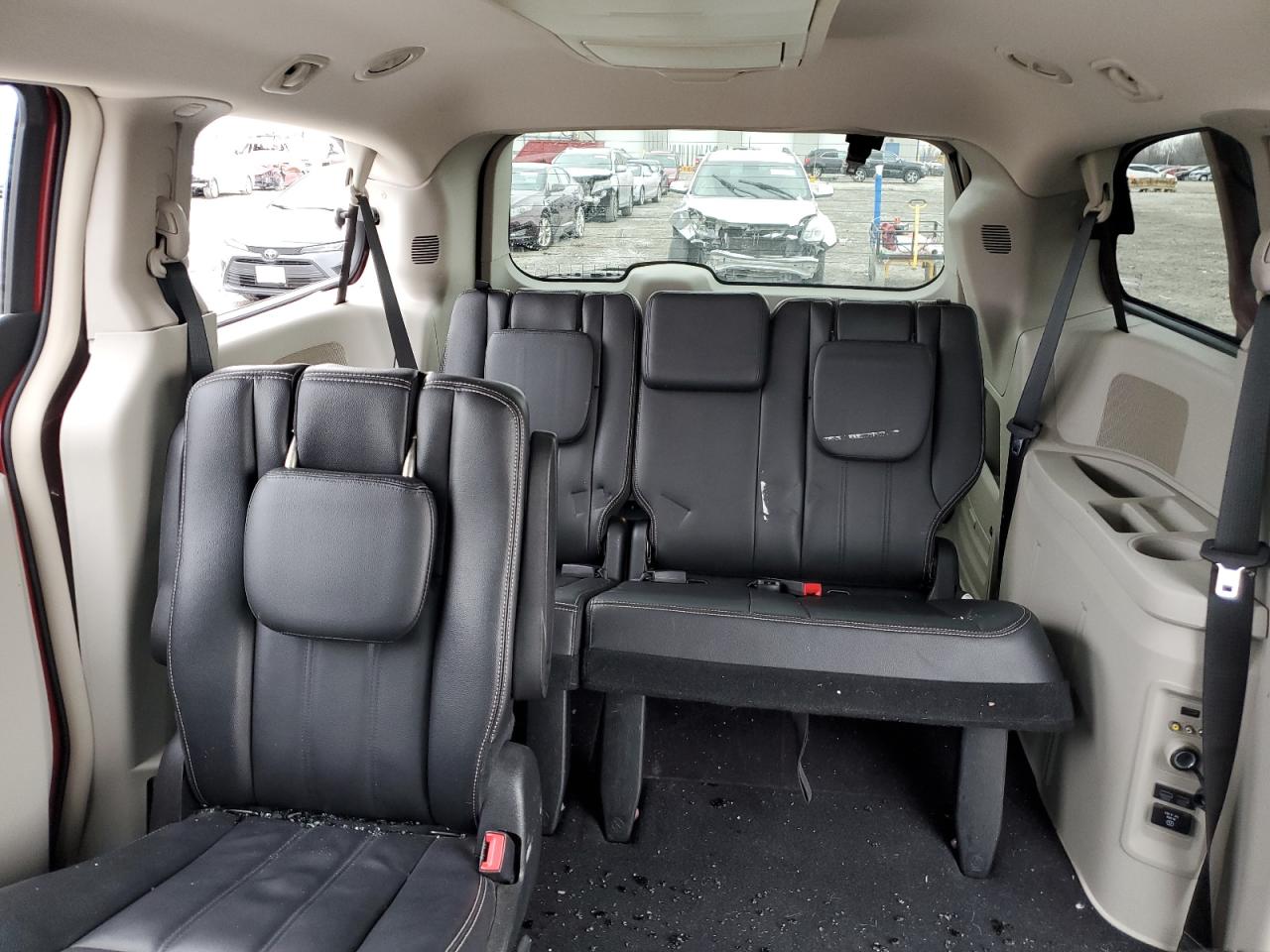 2013 Chrysler Town & Country - Image 10