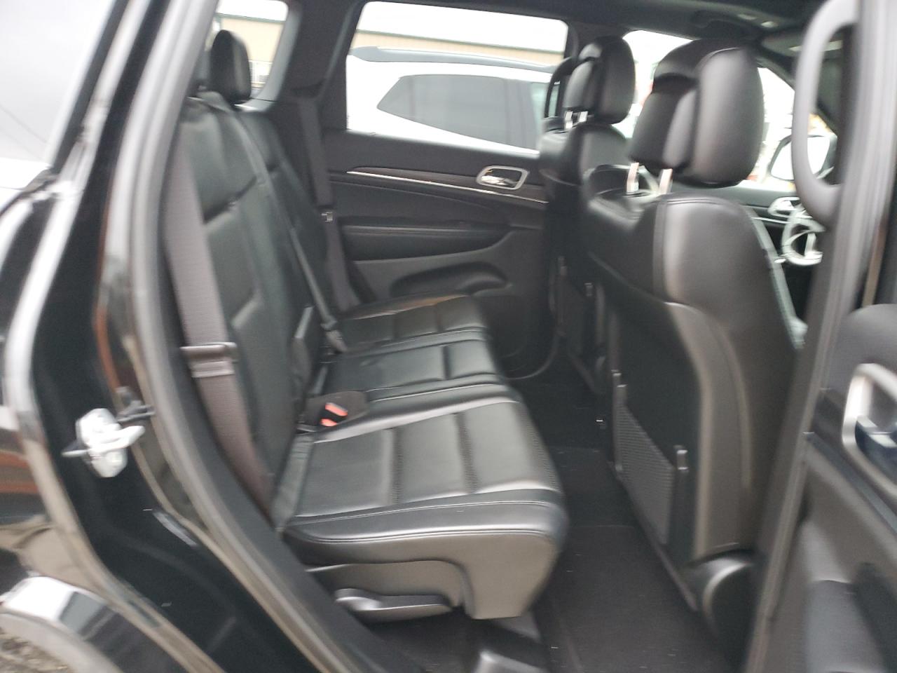 2019 Jeep Grand Cherokee - Image 10