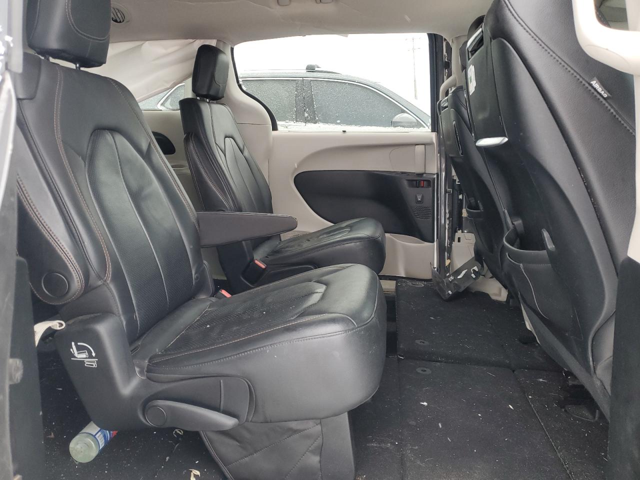 2018 Chrysler Pacifica - Image 11
