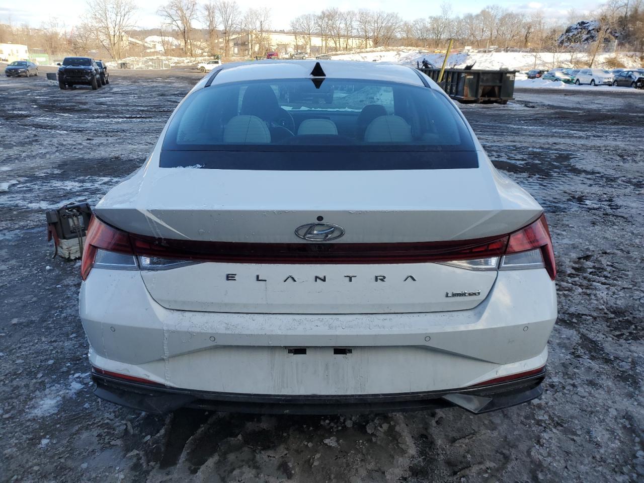 2021 Hyundai Elantra - Image 6