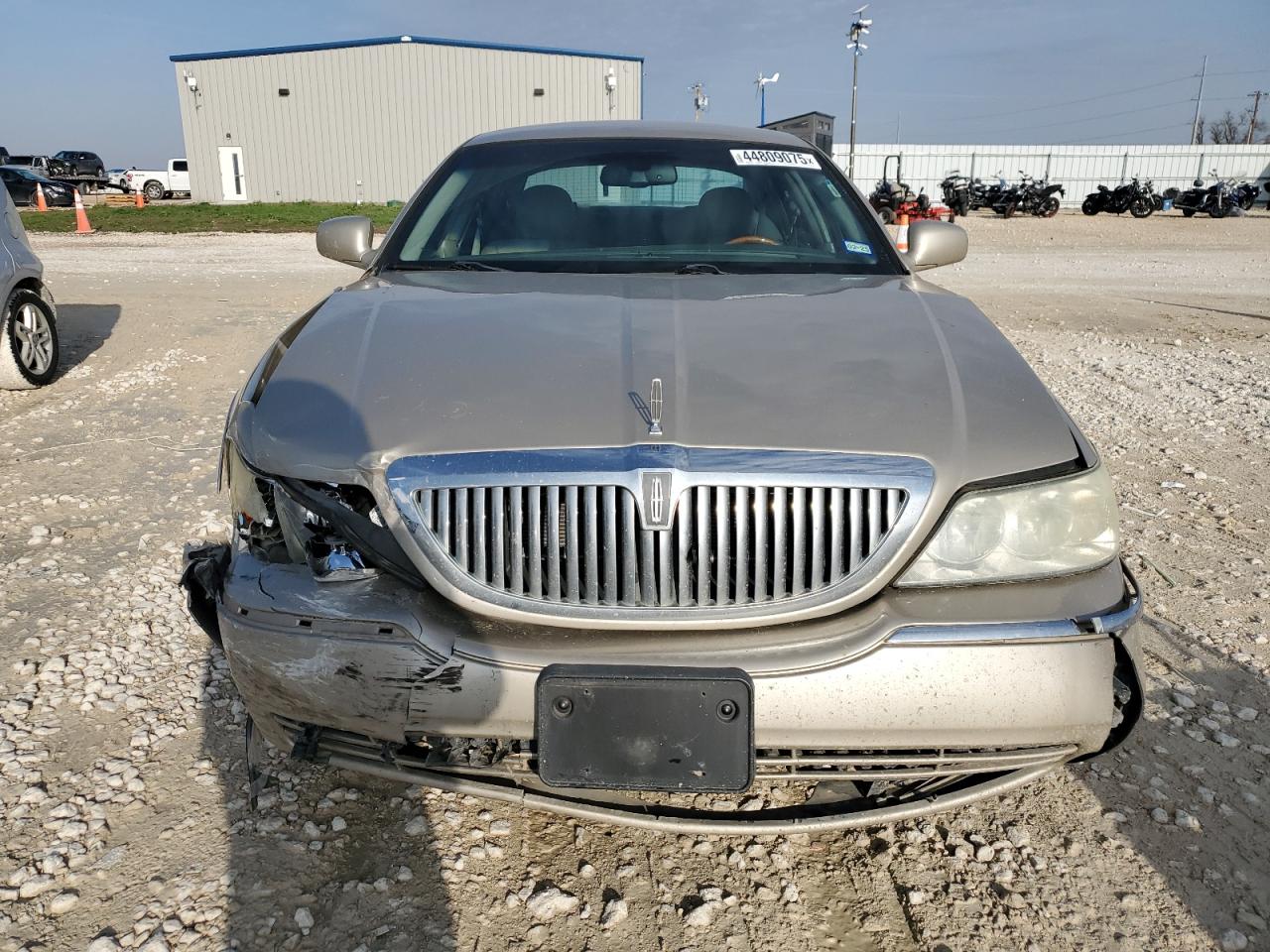 2010 Lincoln Town Car - Image 5