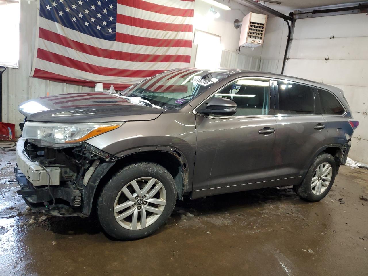 2016 Toyota Highlander - Image 1