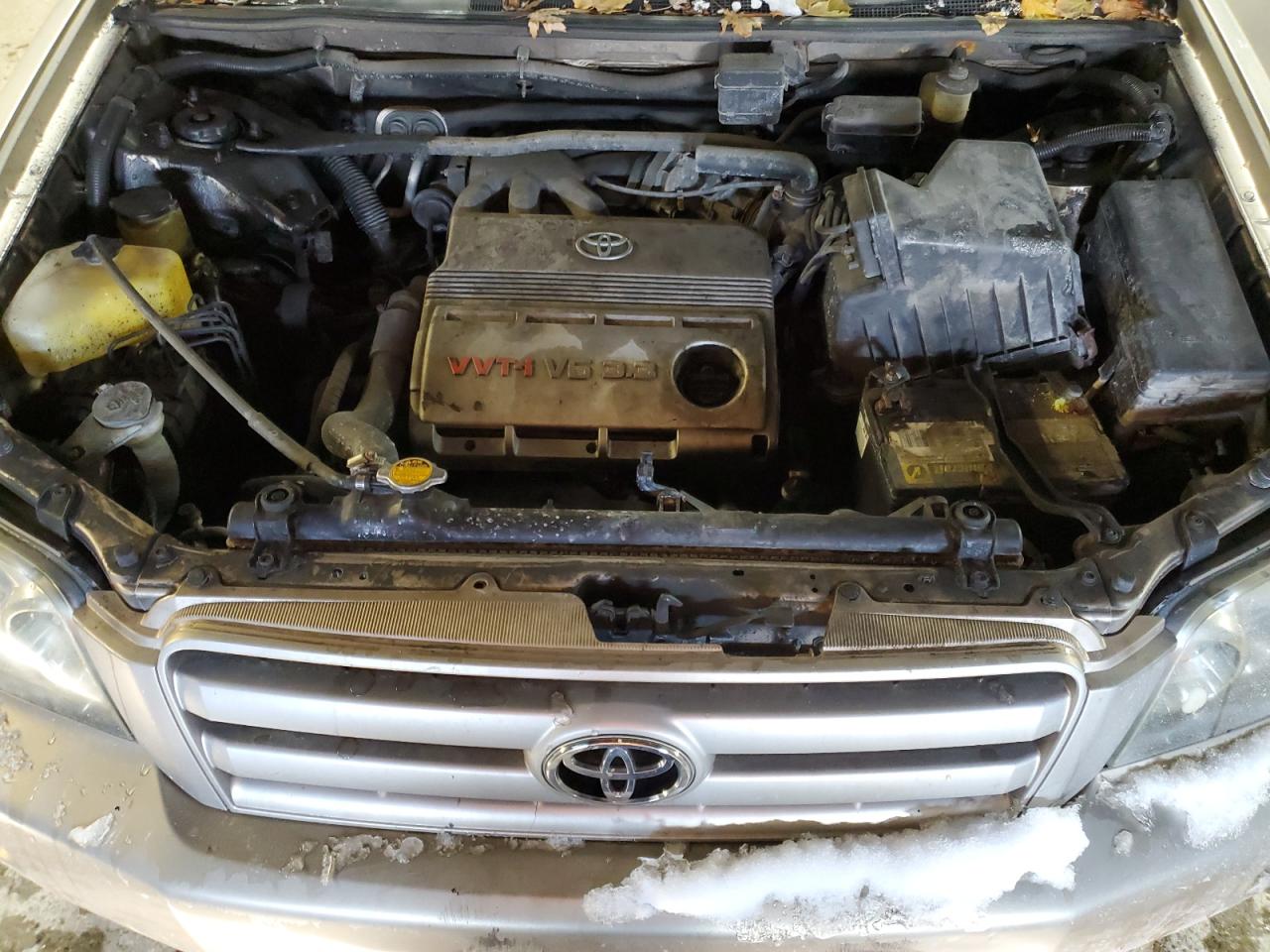 2004 Toyota Highlander - Image 12
