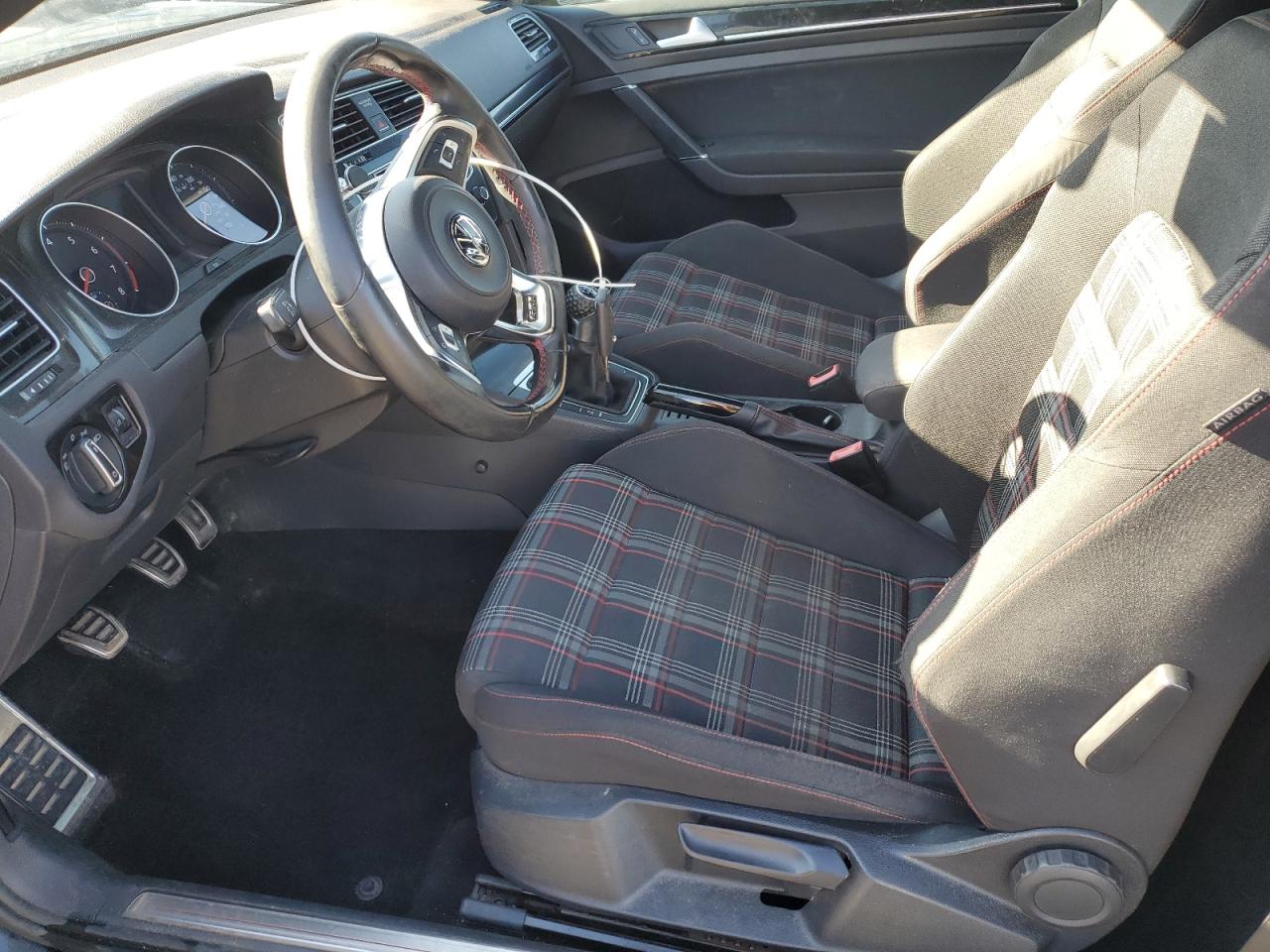 2015 Volkswagen GTI - Image 7