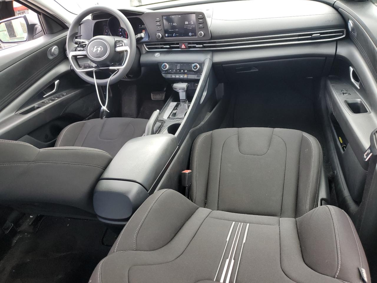 2022 Hyundai Elantra - Image 8