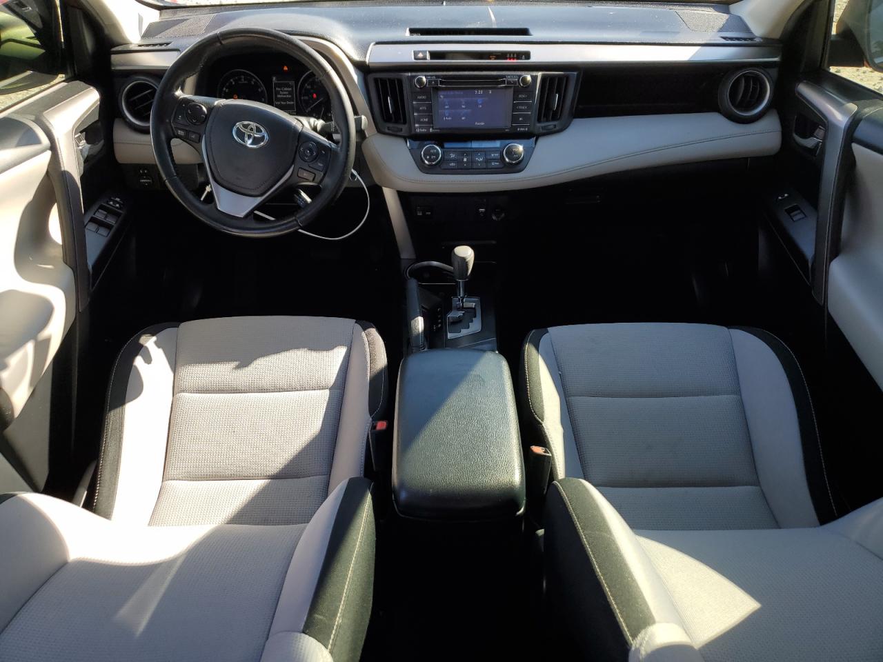 2017 Toyota RAV 4 - Image 8