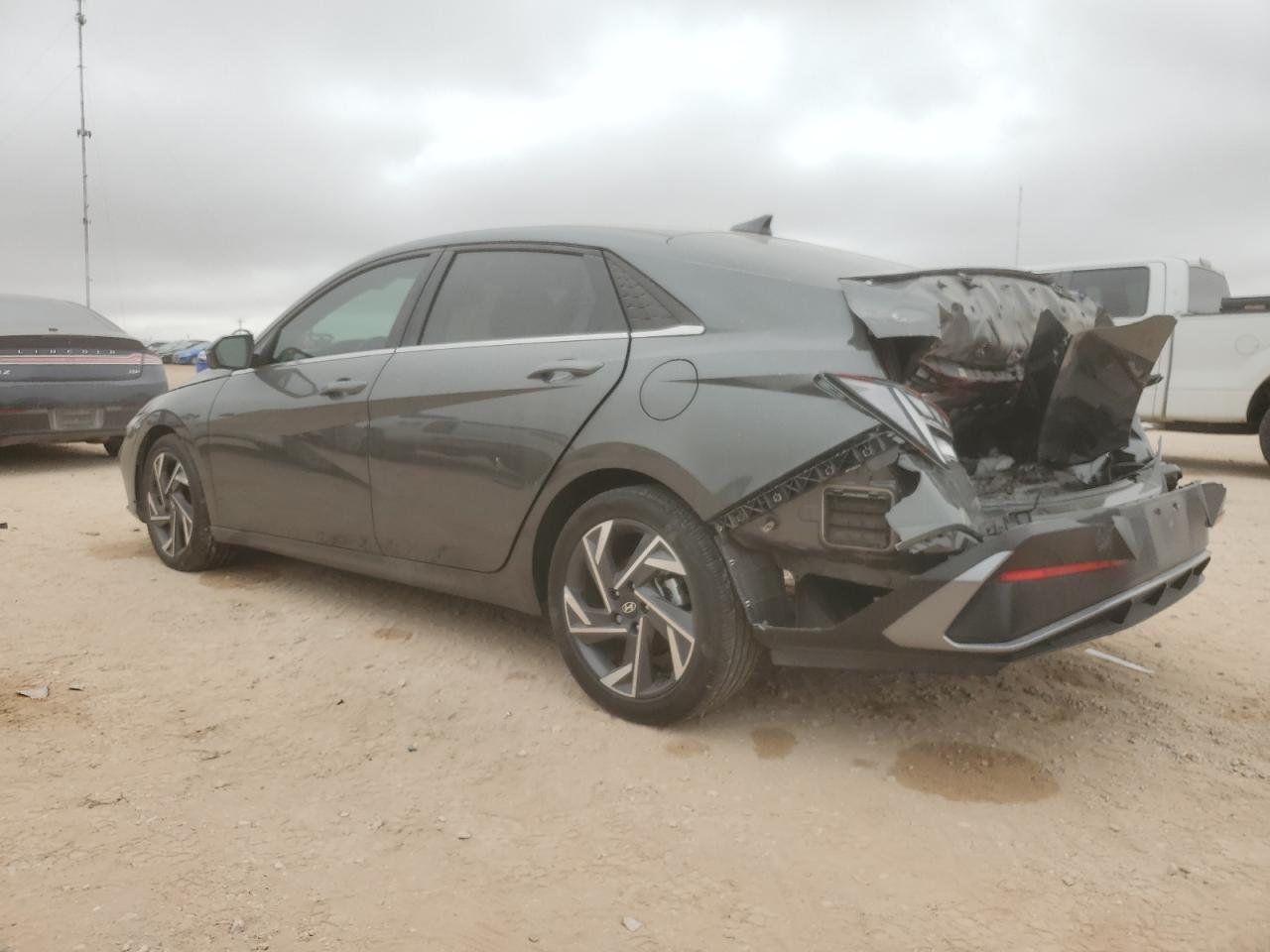 2024 Hyundai Elantra - Image 2