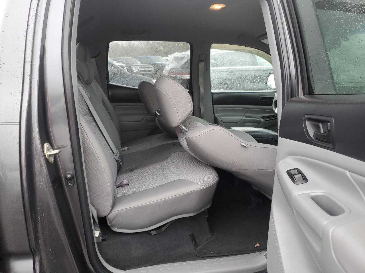 2014 Toyota Tacoma - Image 10