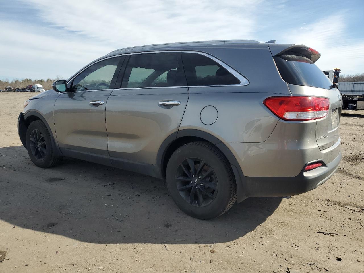 2016 Kia Sorento - Image 2