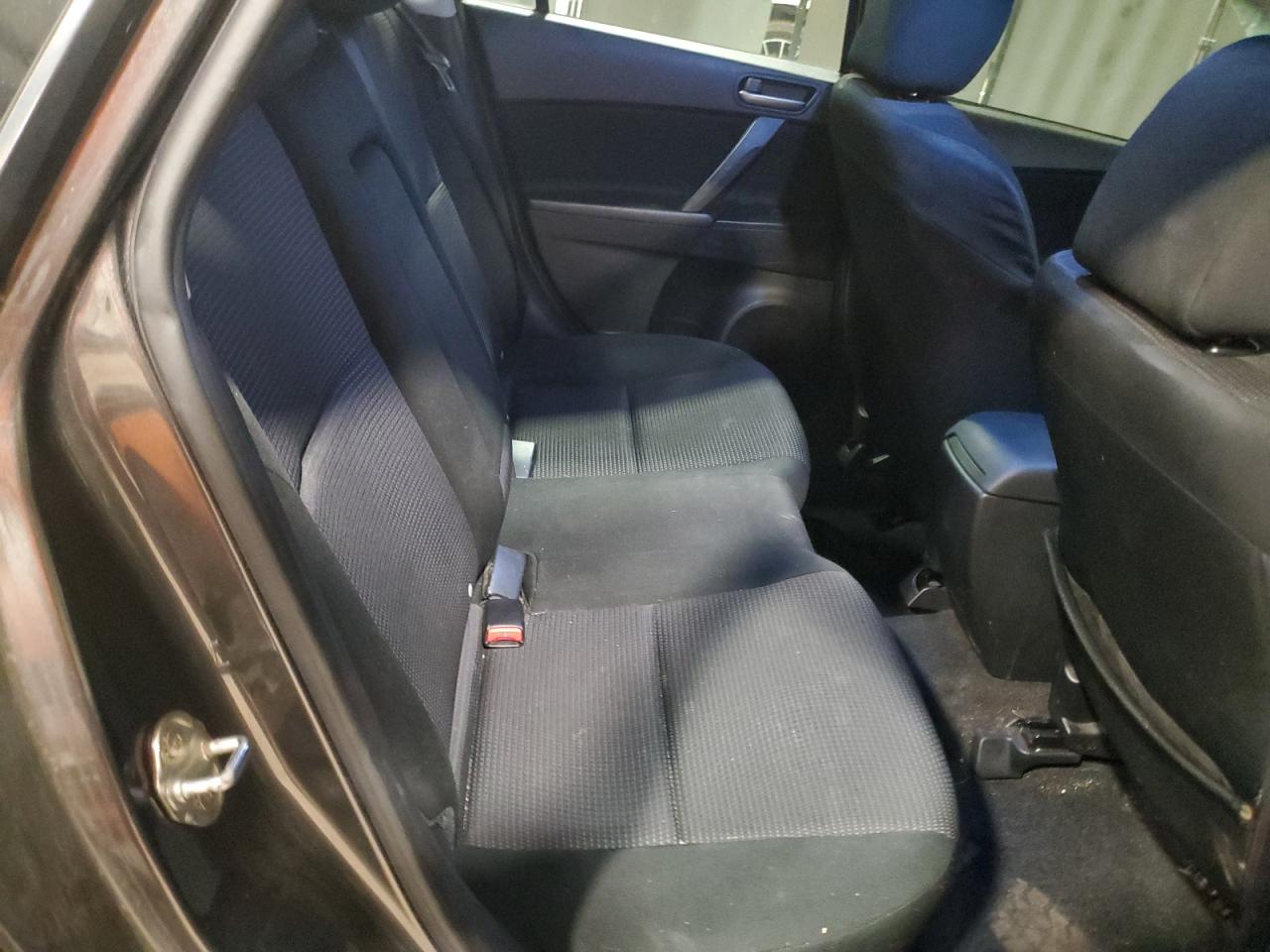 2013 Mazda 3 - Image 10
