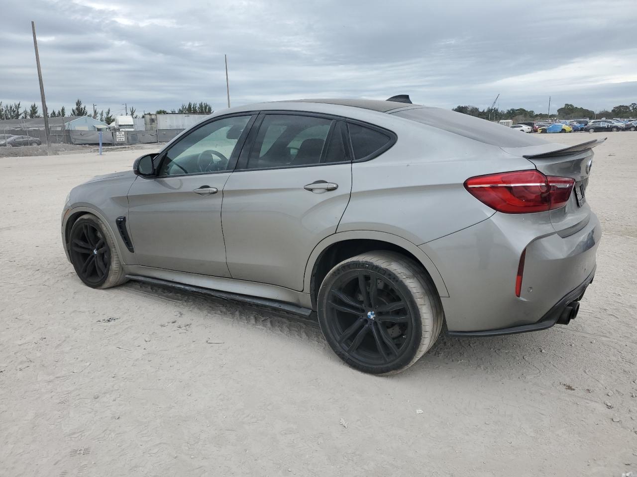 2015 BMW X6 - Image 2