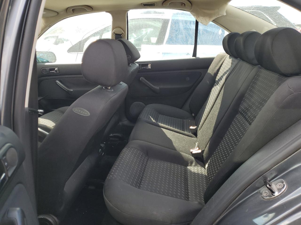 2004 Volkswagen Jetta - Image 10