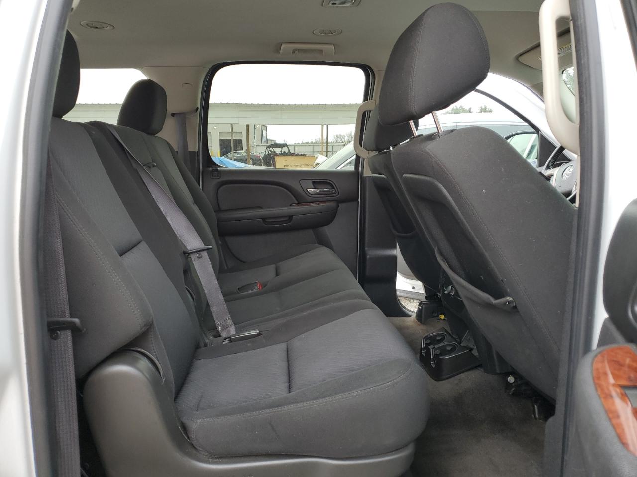 2011 GMC Yukon - Image 11