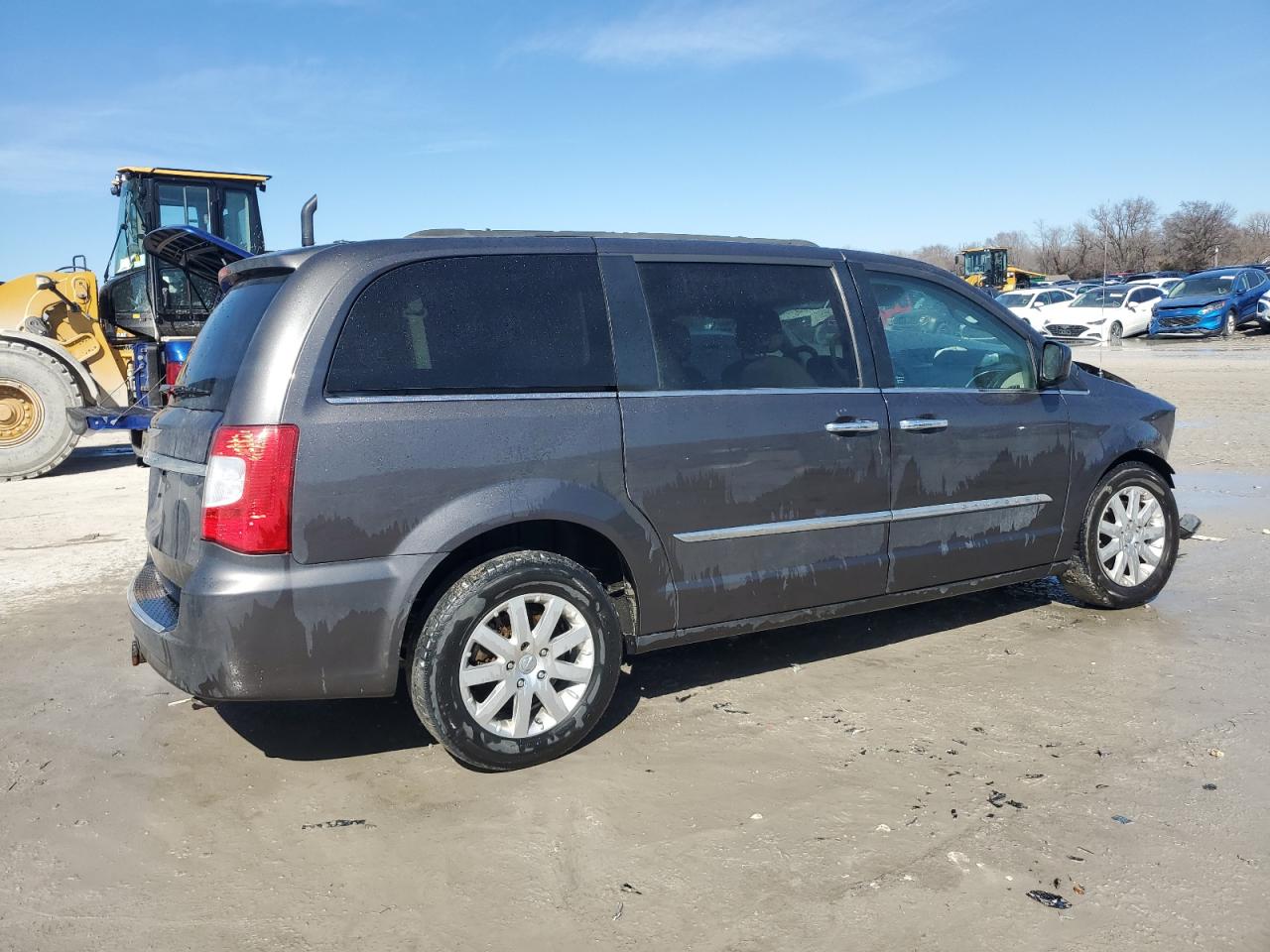 2015 Chrysler Town & Country - Image 3