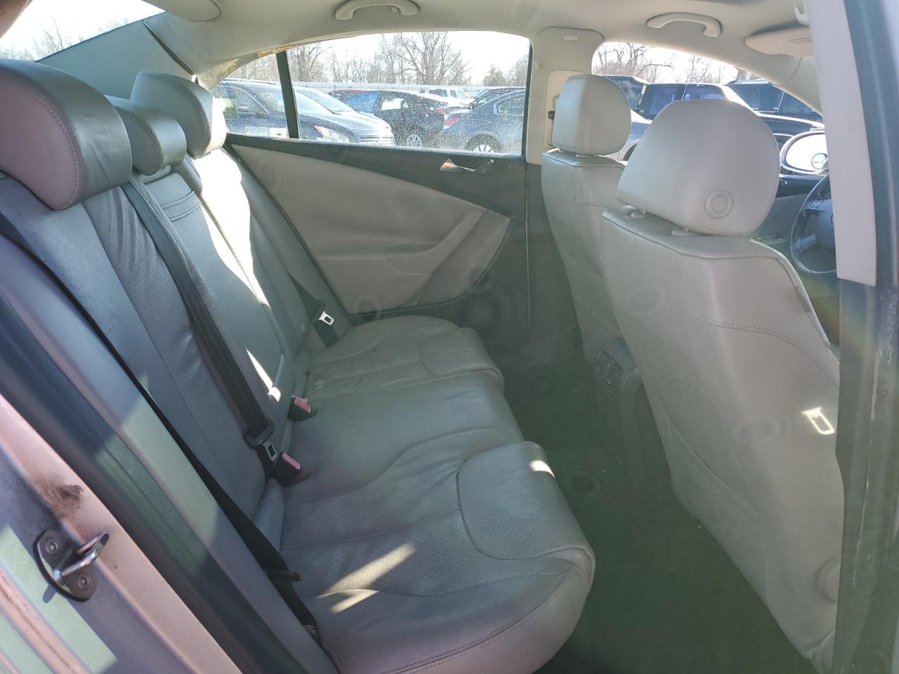 2006 Volkswagen Passat - Image 10