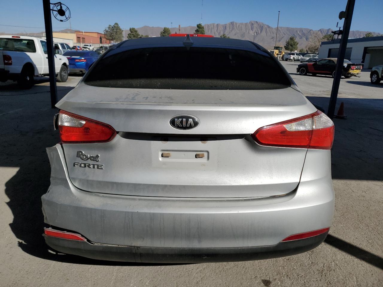 2016 Kia Forte - Image 6