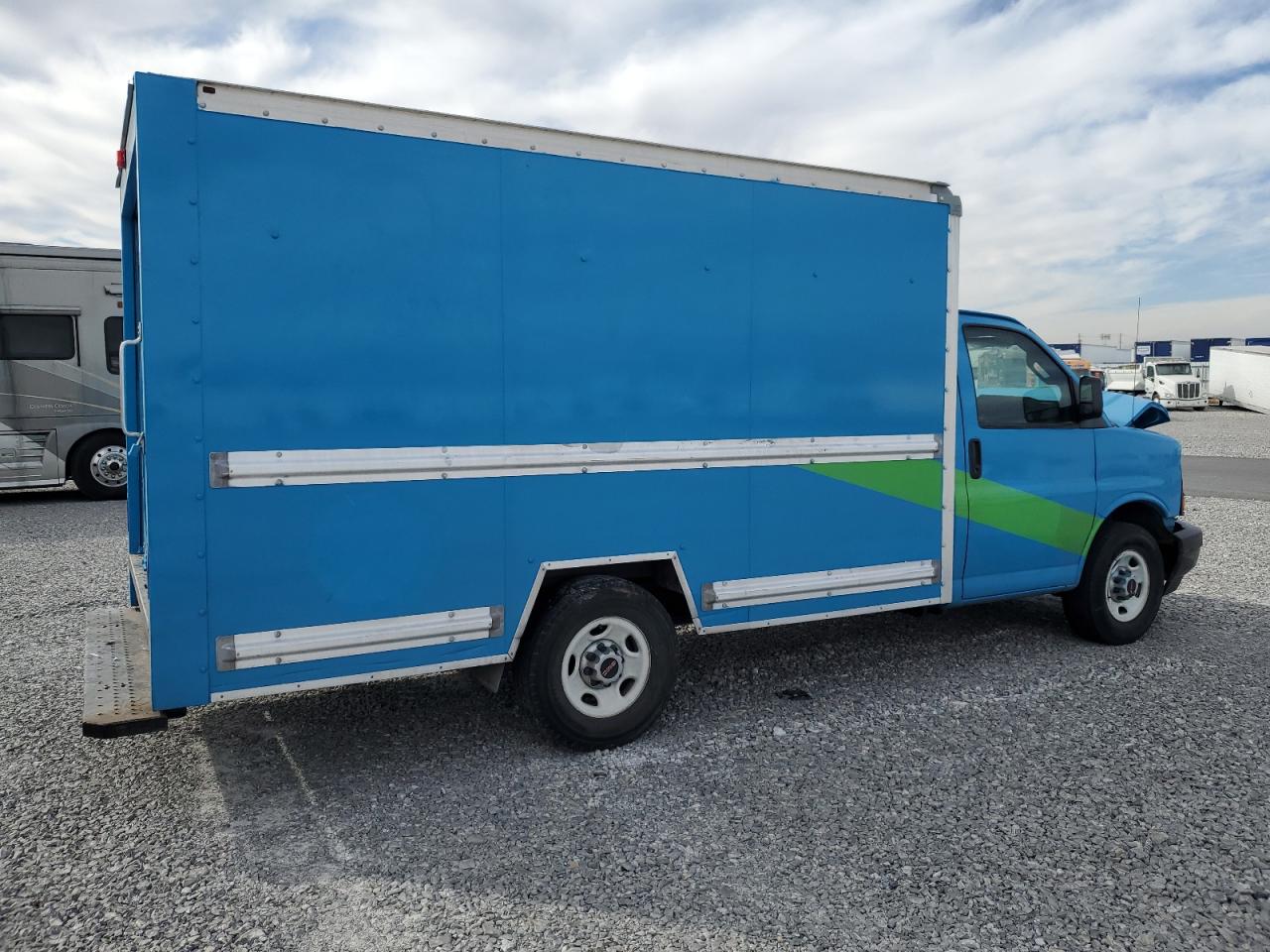 2017 GMC Savana - Image 3