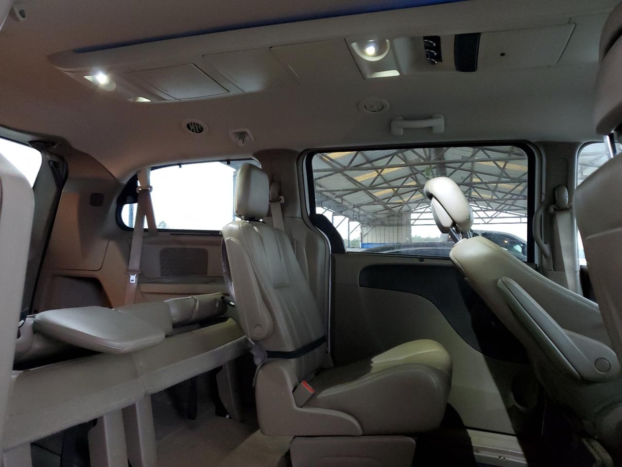 2015 Chrysler Town & Country - Image 11