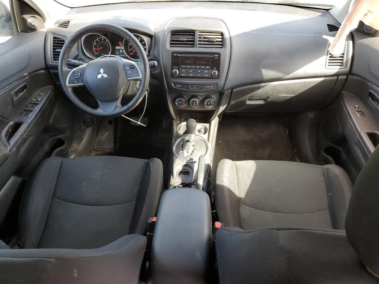2015 Mitsubishi Outlander - Image 8