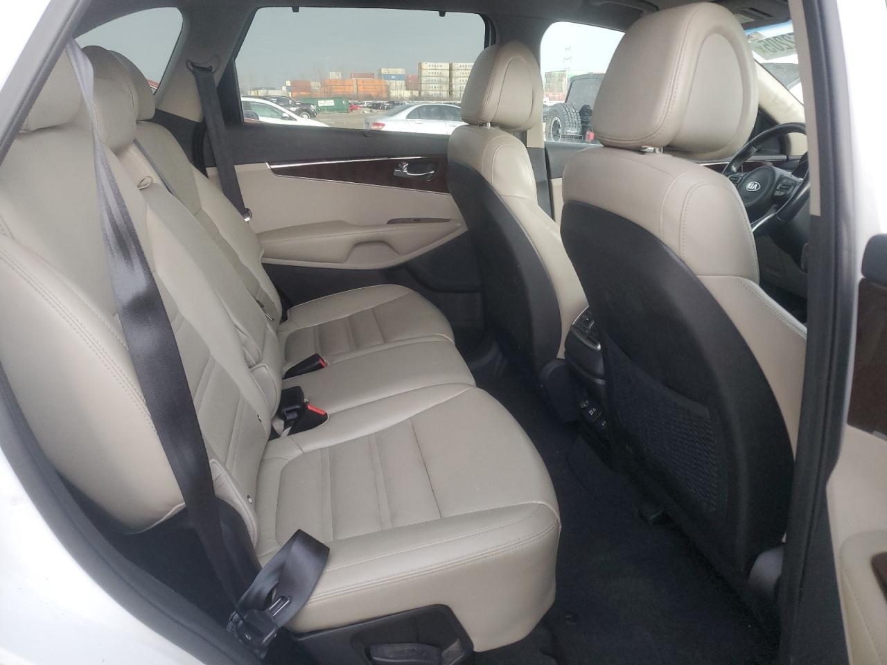 2016 Kia Sorento - Image 11