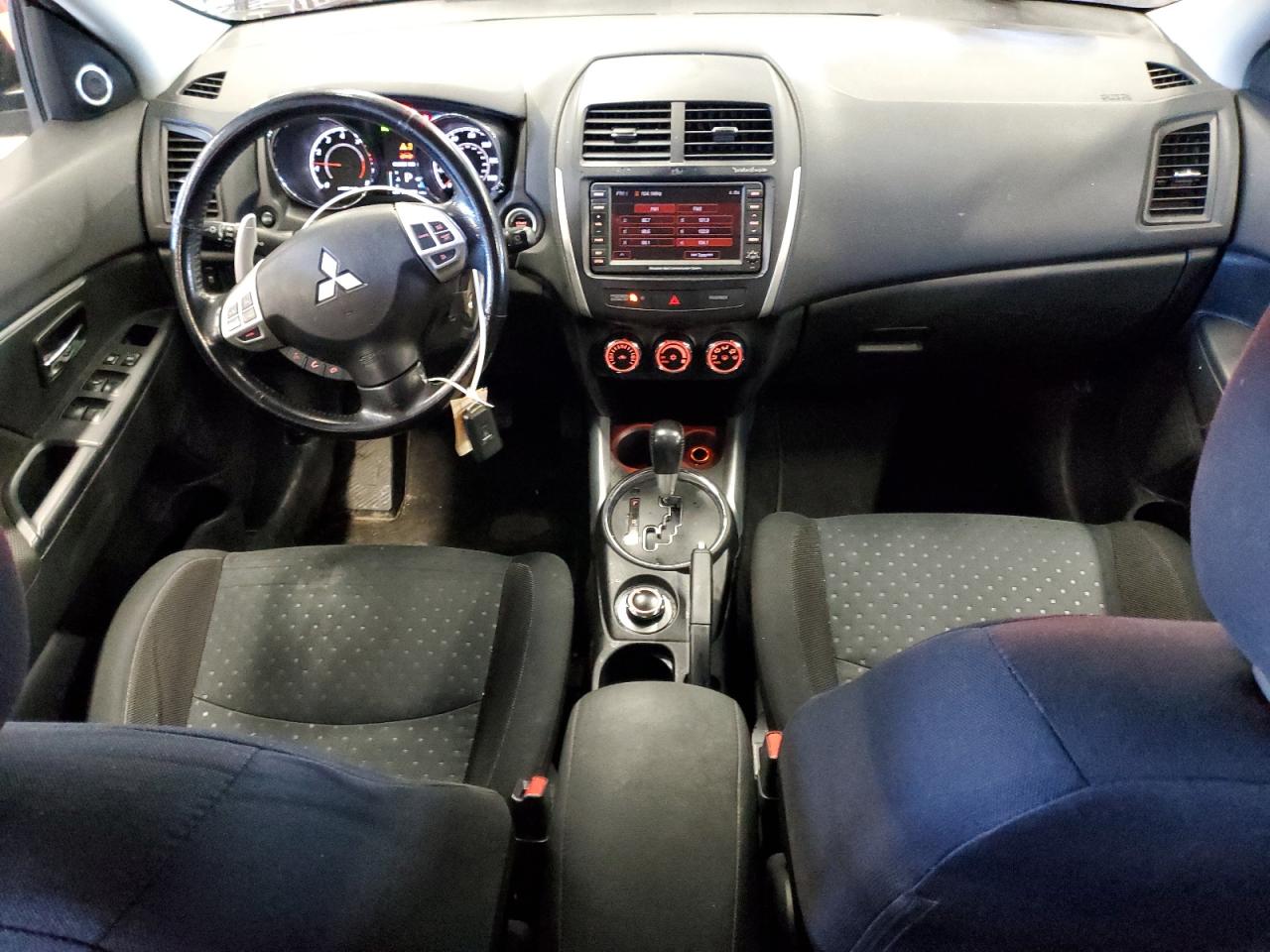 2012 Mitsubishi Outlander - Image 8