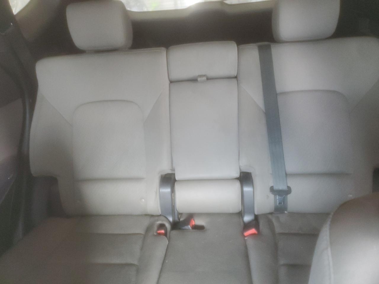 2013 Hyundai Santa Fe - Image 10