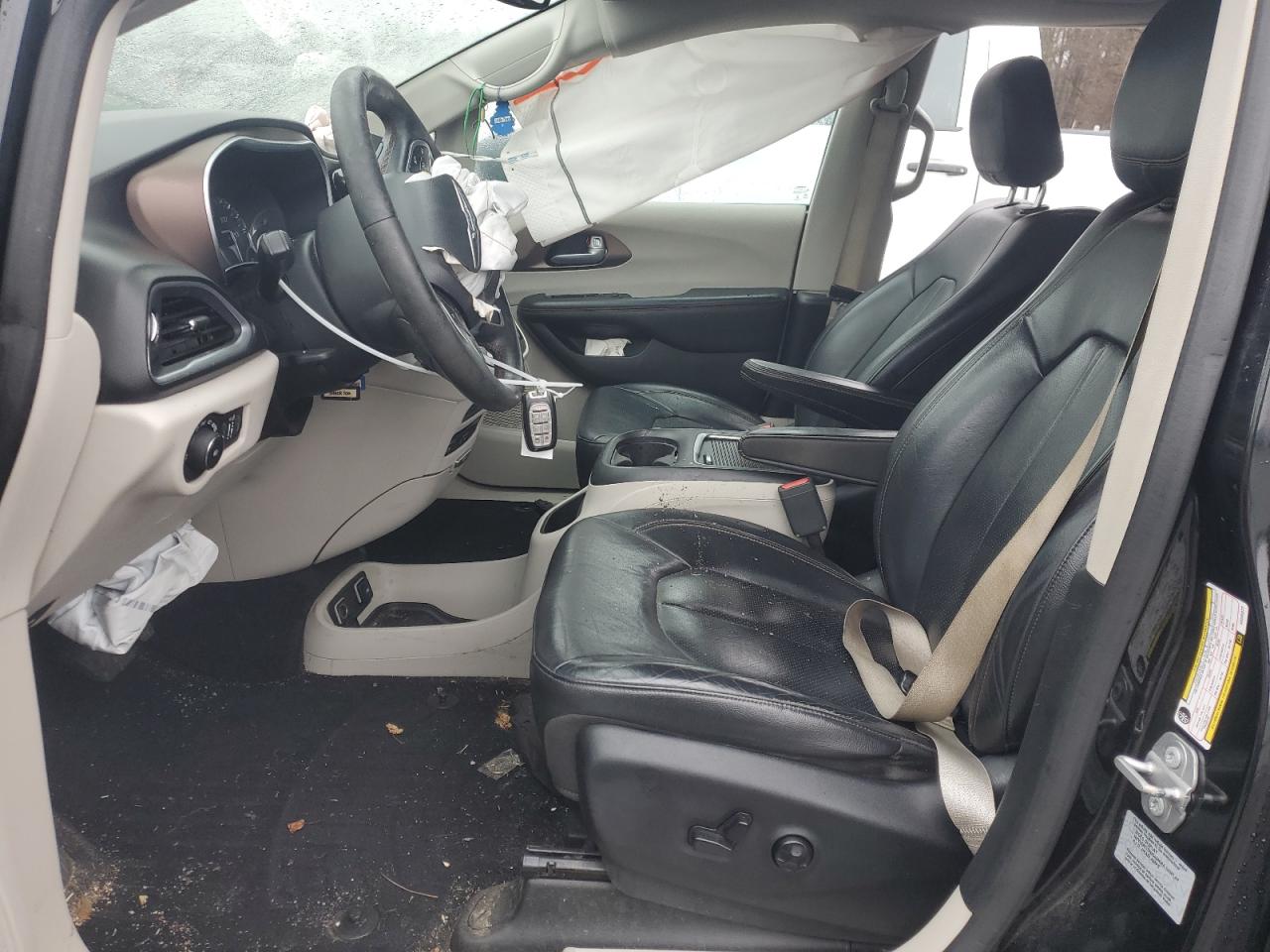 2017 Chrysler Pacifica - Image 7
