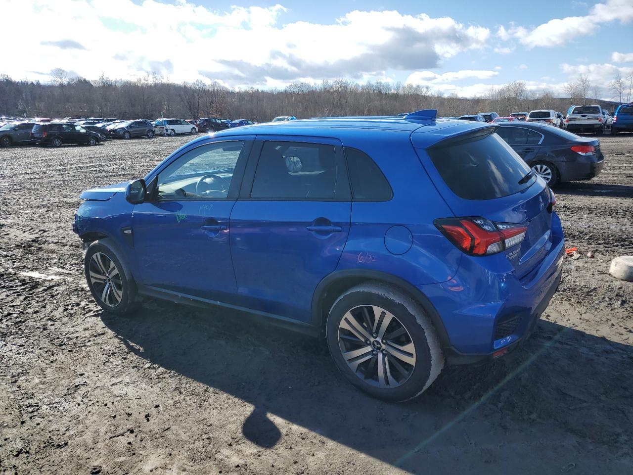 2020 Mitsubishi Outlander - Image 2