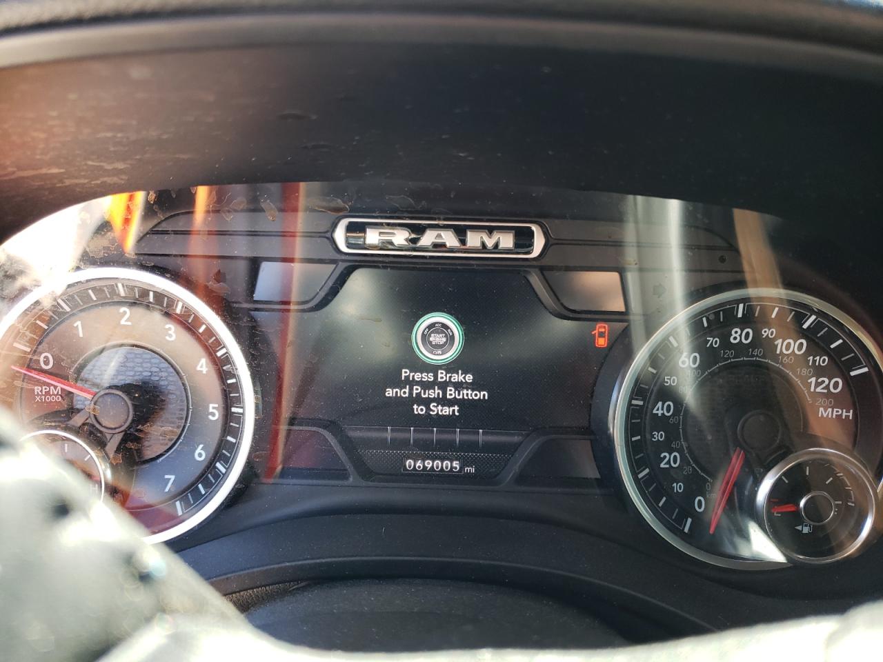 2021 RAM 1500 - Image 9