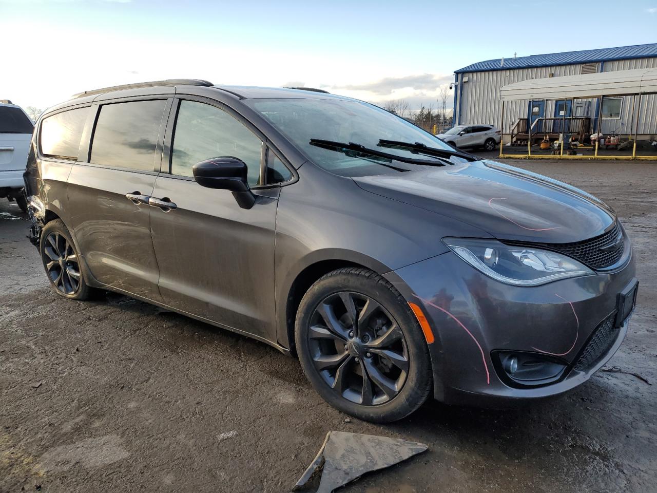 2019 Chrysler Pacifica - Image 4