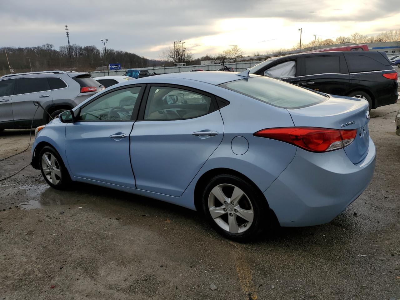 2013 Hyundai Elantra - Image 2