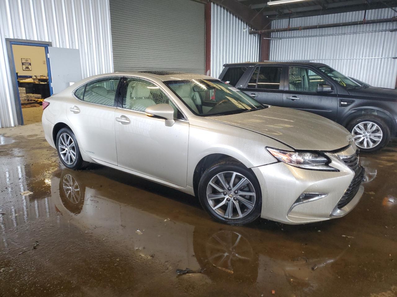 2017 Lexus ES - Image 4