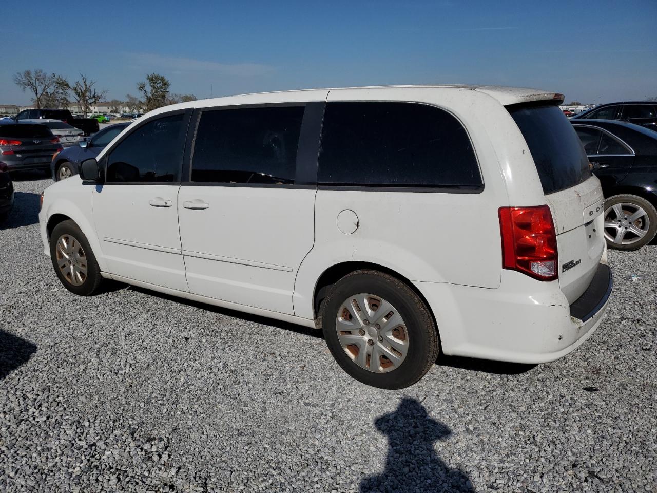 2016 Dodge Caravan - Image 2