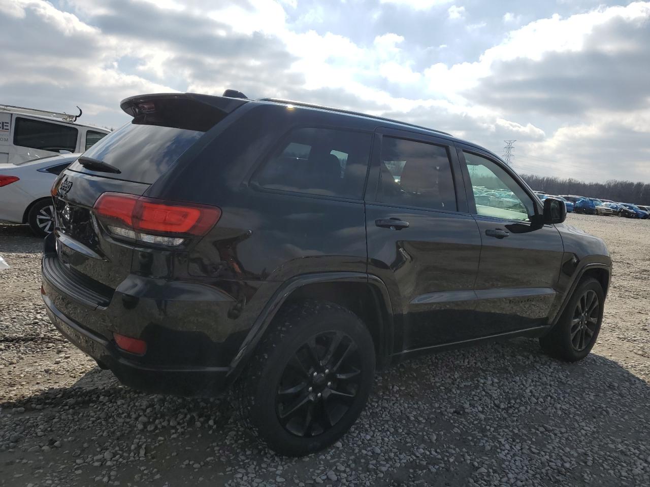 2018 Jeep Grand Cherokee - Image 3