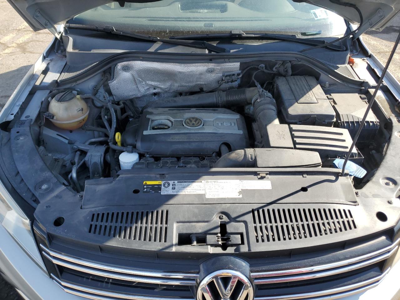 2015 Volkswagen Tiguan - Image 12