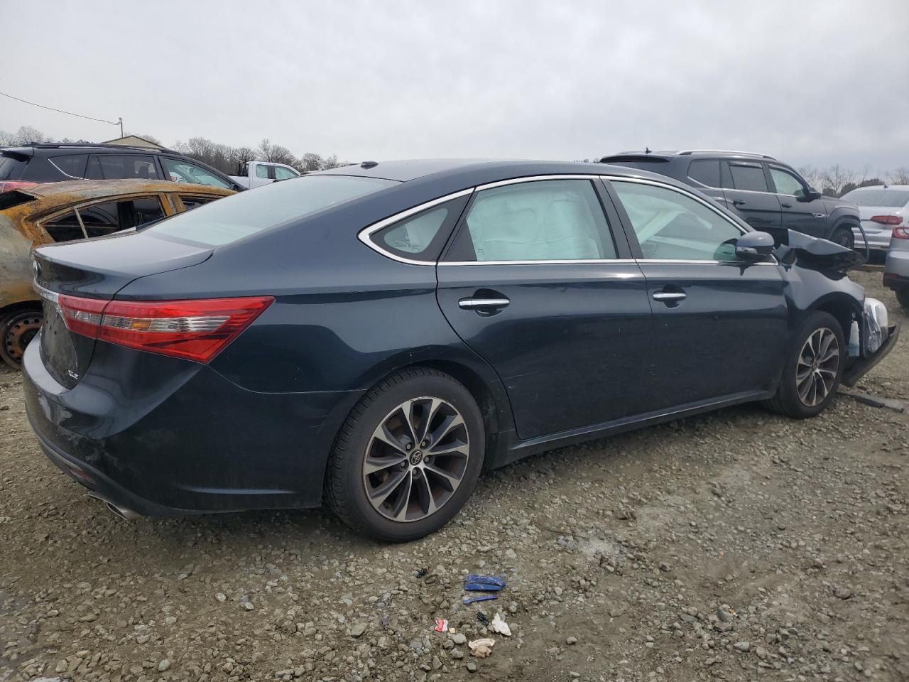 2016 Toyota Avalon - Image 3