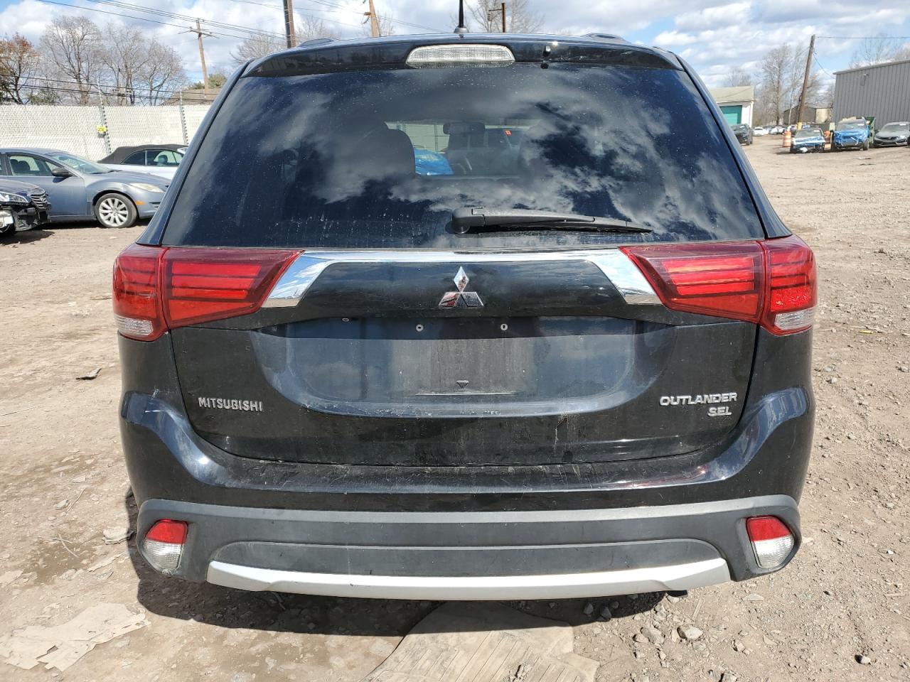 2016 Mitsubishi Outlander - Image 6