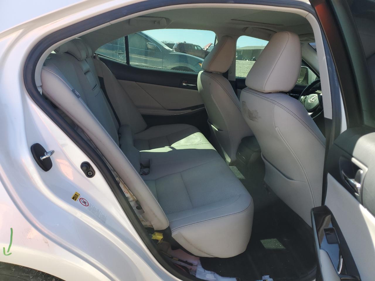 2016 Lexus IS - Image 10