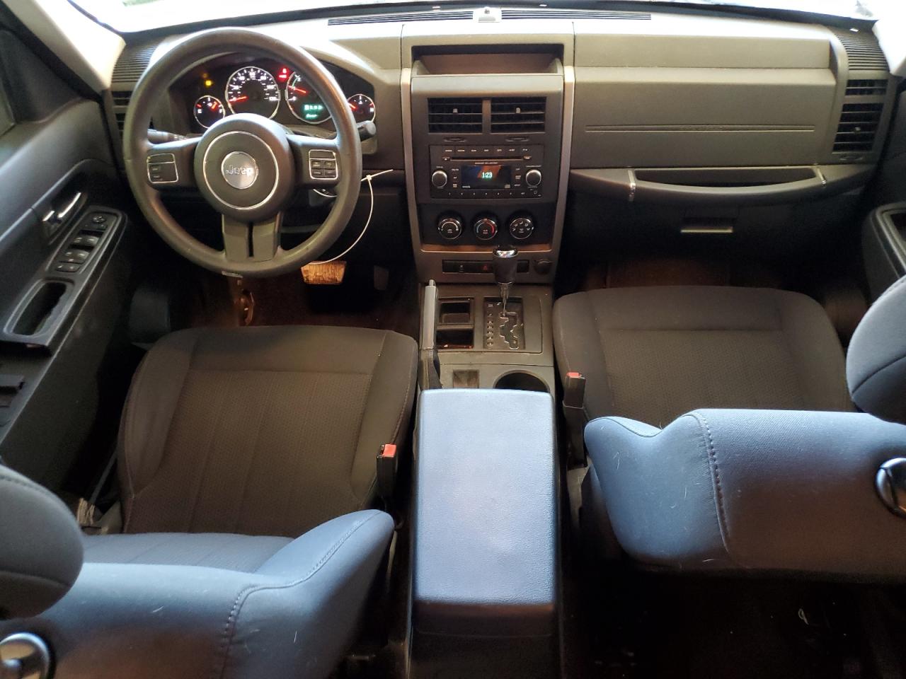 2012 Jeep Liberty (North America) - Image 8