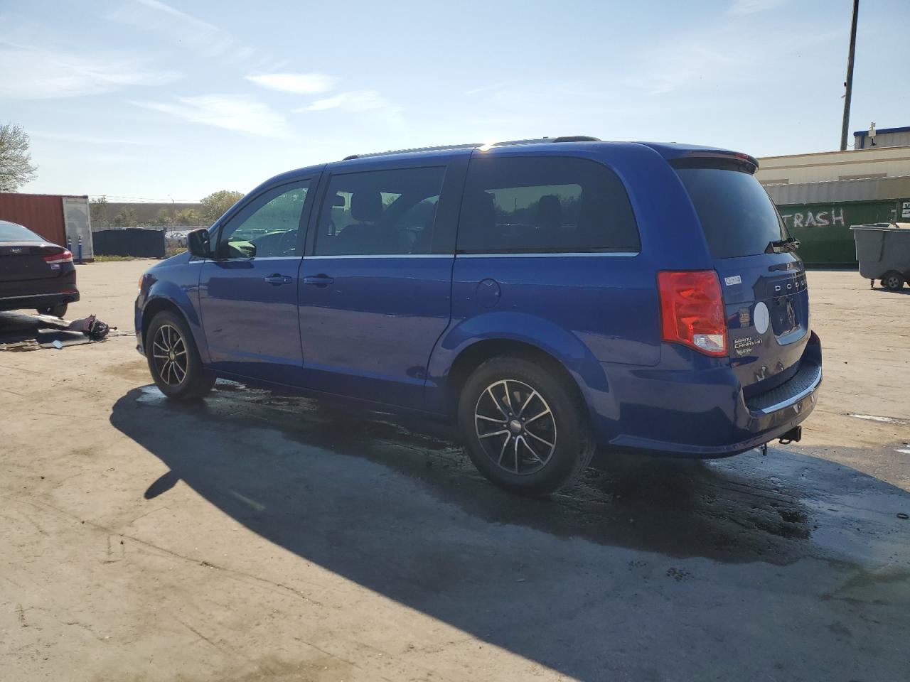 2019 Dodge Caravan - Image 2