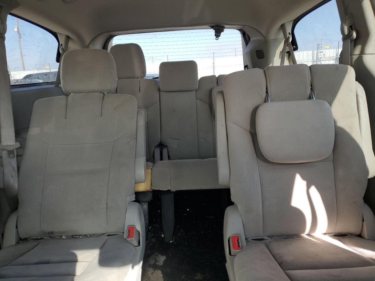 2015 Dodge Caravan - Image 10