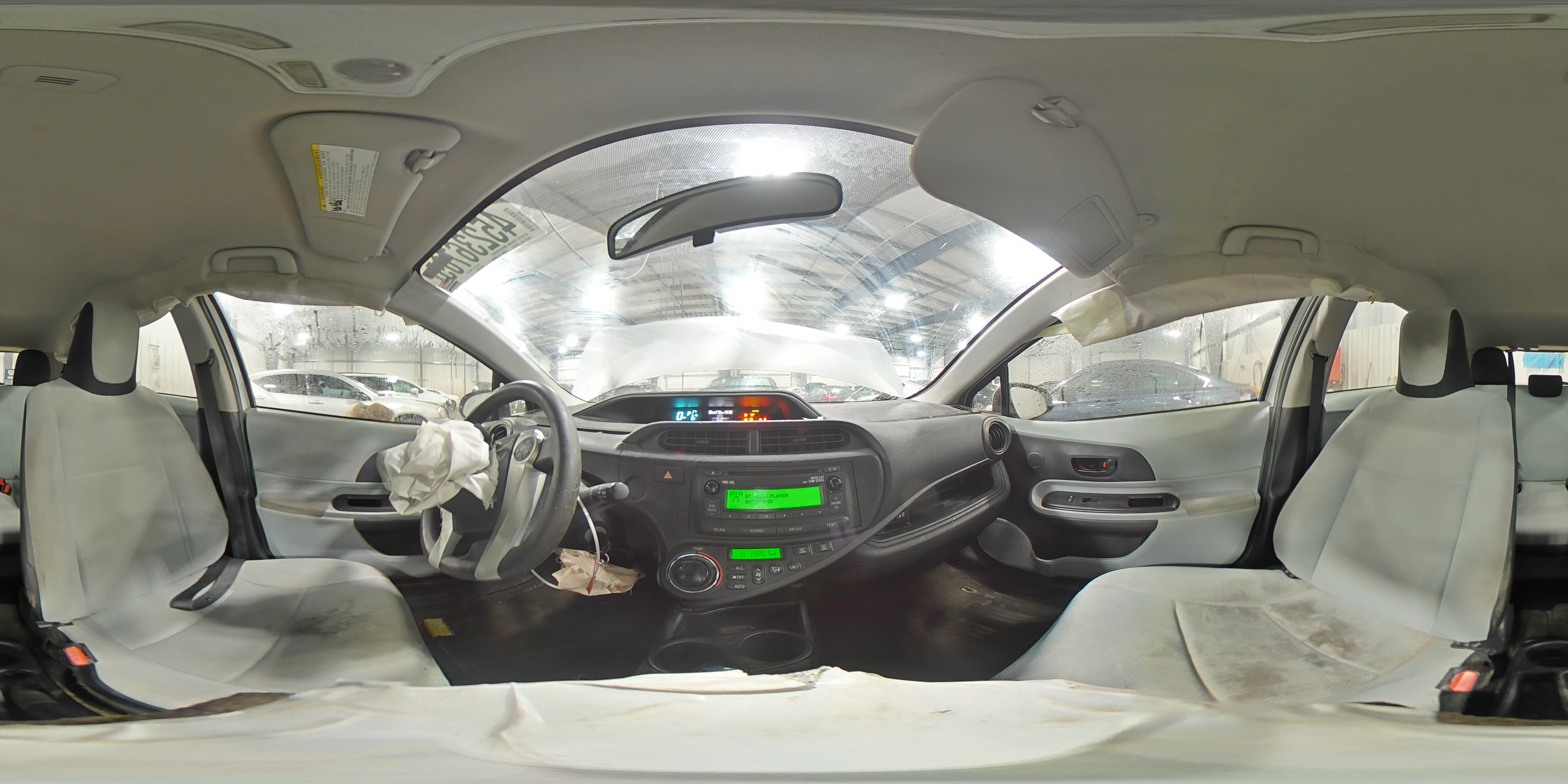 2014 Toyota Prius - Image 16