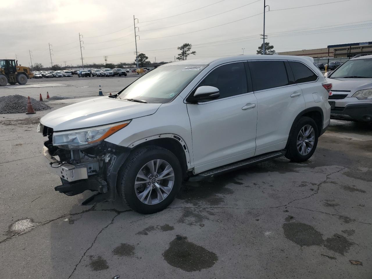 2016 Toyota Highlander - Image 1